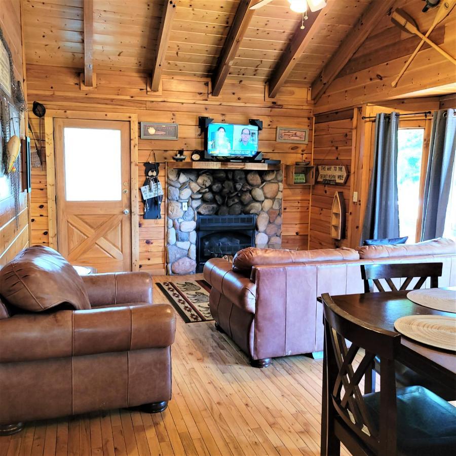 Skinny Dippin'-River Front- Free Tickets-Dog Friendly-Sleeps 6 Pigeon Forge Exterior photo