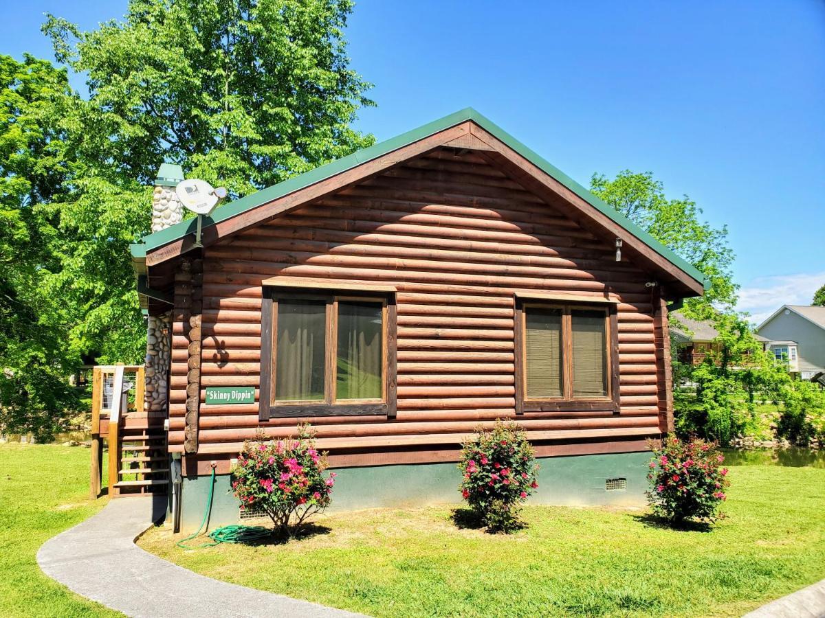 Skinny Dippin'-River Front- Free Tickets-Dog Friendly-Sleeps 6 Pigeon Forge Exterior photo